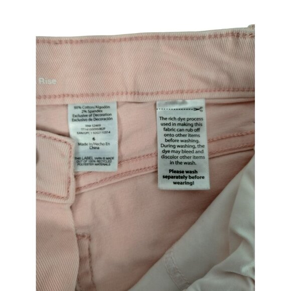 Time & Tru Womens Size 6 Pink Floral Patch High Rise Frayed Hem Denim Shorts - Picture 7 of 7